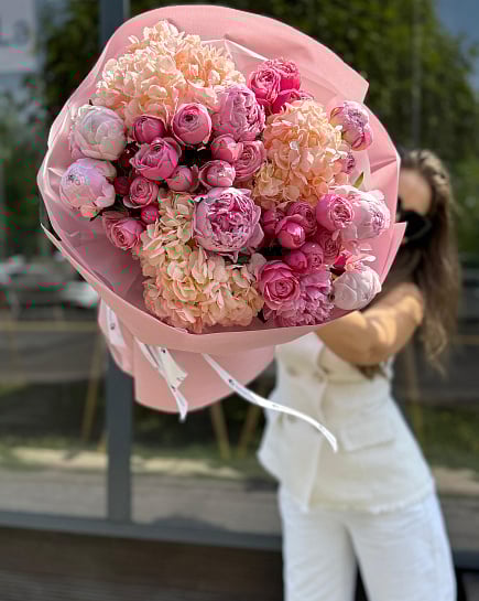 Самый желанный букет с пионами и пионовидными роза с доставкой по Астане