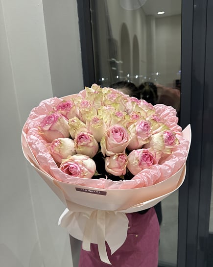 Романтичный букет из двухцветных роз с доставкой по Астане