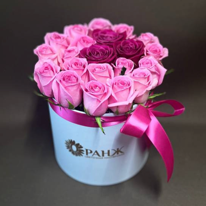 Bouquet of 21 roses in a box