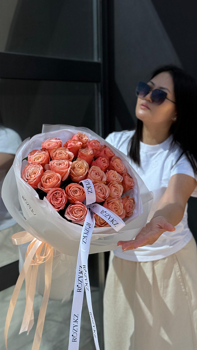 Bouquet of 25 gorgeous KAHALA roses