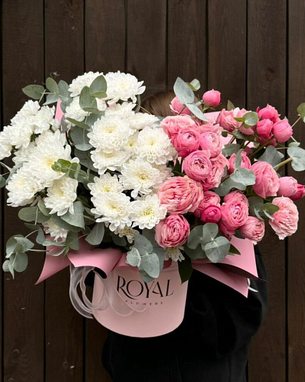 Composition of chrysanthemums and spray roses with delivery to Kostanay.