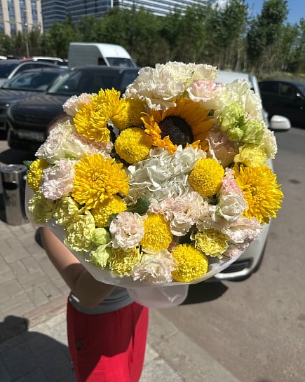 Солнечный микс с подсолнухом и хризантемами с доставкой по Астане