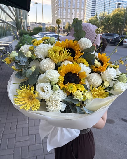 Солнечный букет с подсолнухами и хризантемами с доставкой по Астане