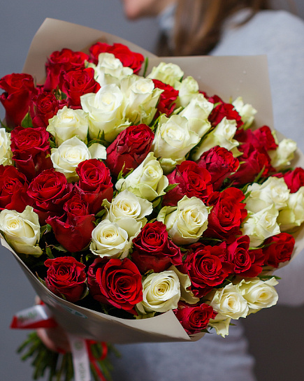 51 роза высокая микс  с доставкой по Алматы