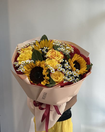 Солнечный микс с подсолнухами и розами with delivery to Astana