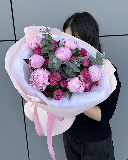 Пионы и кустовые розы with delivery to Astana