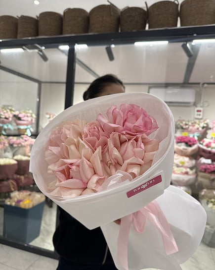 Нежный букет из пионовидных роз с доставкой по Астане