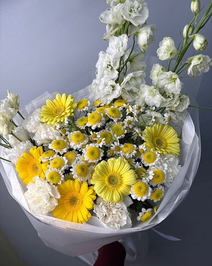 Солнечный микс с герберами и дельфиниумом с доставкой по Астане