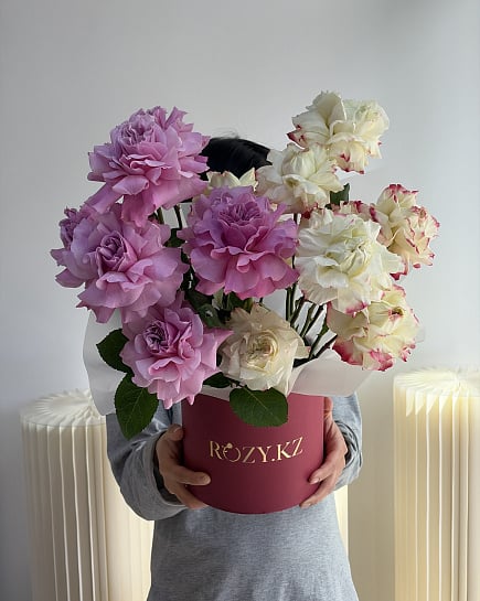 Пионовидная нежность в шляпной коробке с доставкой по Астане