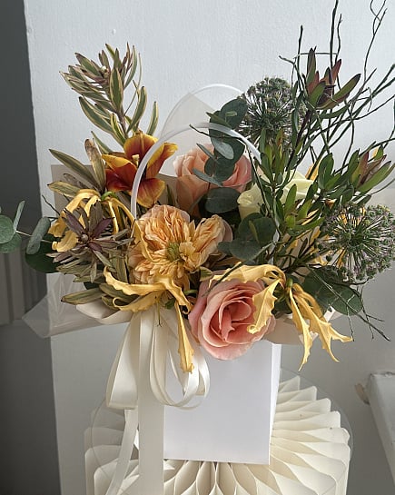 Солнечный микс с пионовидными розами с доставкой по Астане