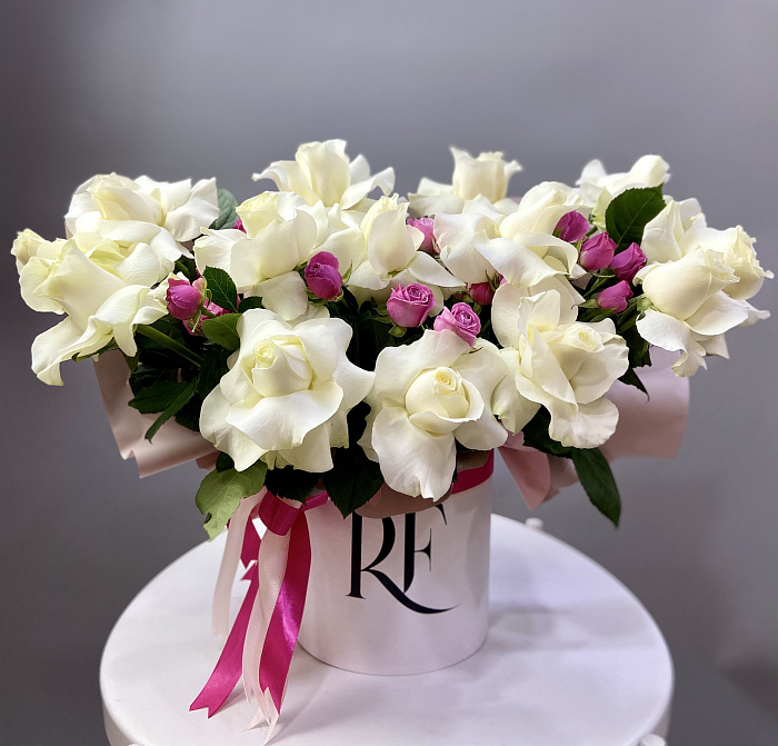 Flower arrangement Snow-white