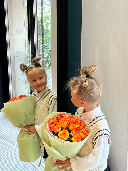 Bouquet of 11 orange roses