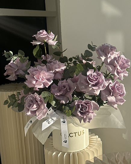 Сиреневый шик в шляпной коробке с доставкой по Астане