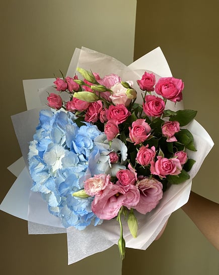 Небесная гортензия и розовые розы with delivery to Astana