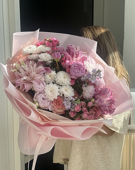 Розовое очарование с пионами и георгинами with delivery to Astana
