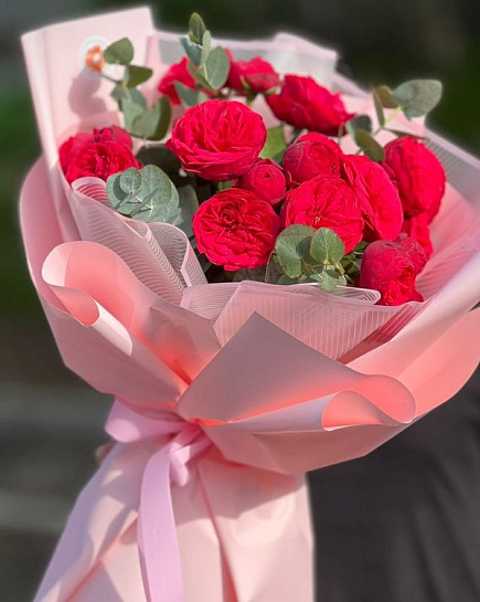 Букет пионовидная красная спрей роза Бомбастик с доставкой по Алматы