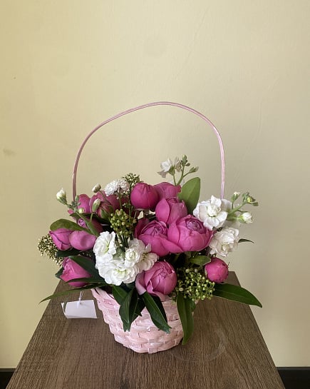 Розовое очарование в корзине с доставкой по Астане