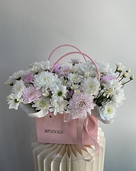 Хризантемовое облако в розовой сумочке with delivery to Astana