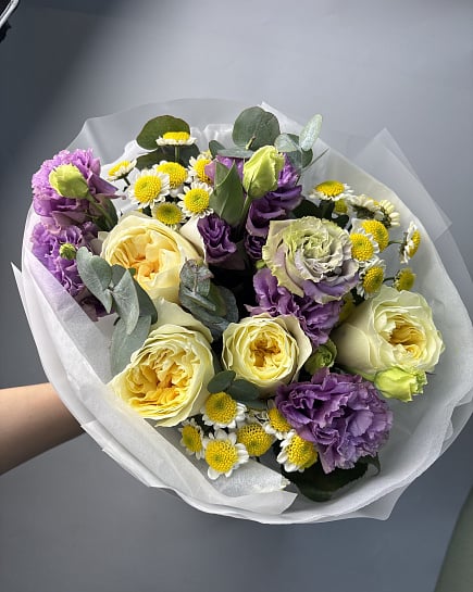Солнечный букет с пионовидными розами и эустомой с доставкой по Астане