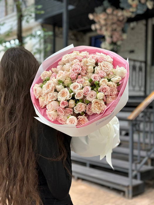 Monobouquet of spray roses 25 pcs