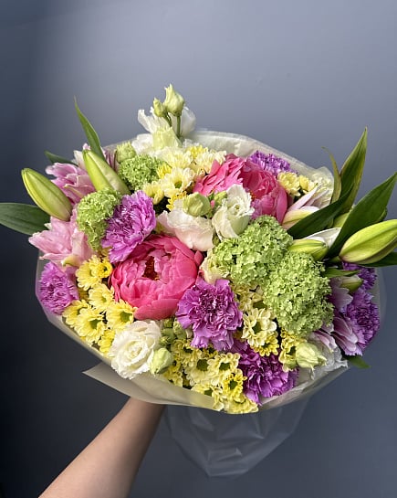 Яркий микс из пионов и лилий с доставкой по Астане