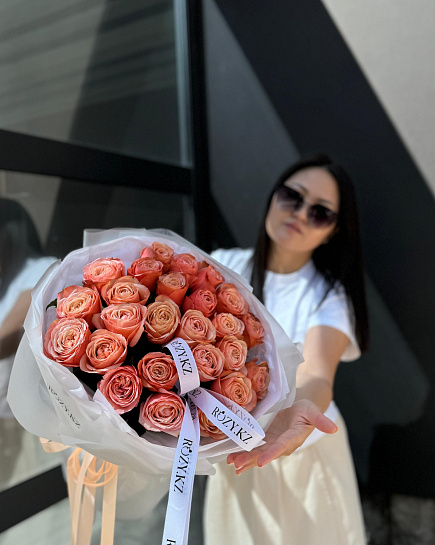 Букет из 25 шикарных роз сорта KAHALA с доставкой по Астане