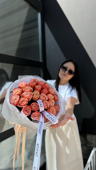 Bouquet of 25 gorgeous KAHALA roses