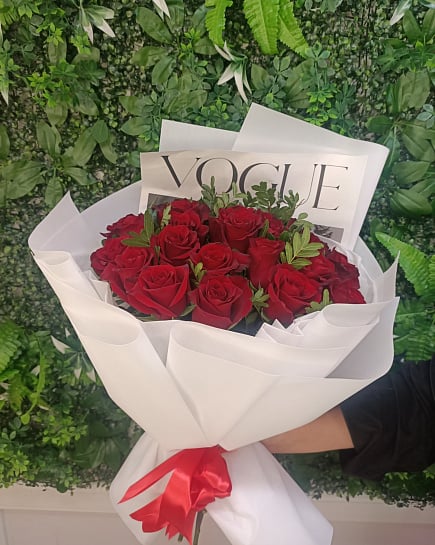 Классический букет из красных роз с доставкой по Астане
