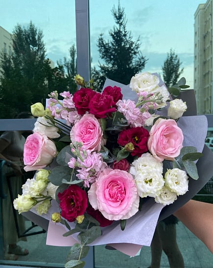 Яркий микс из роз и эустомы with delivery to Astana