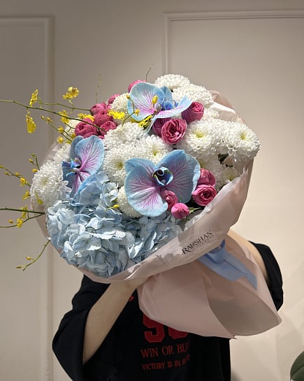 Букет с голубой гортензией и орхидеями с доставкой по Астане