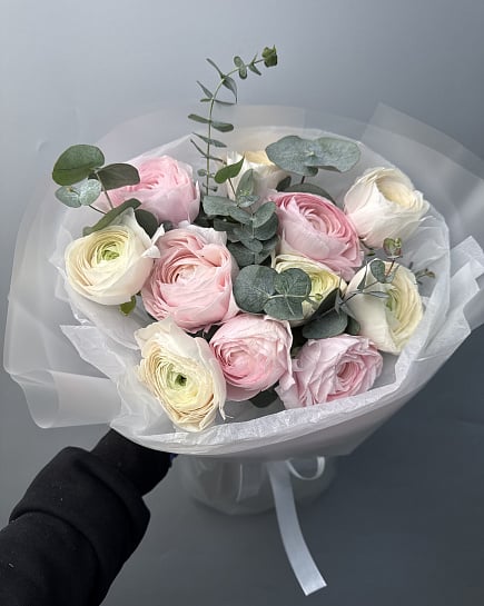 Нежный букет из ранункулюсов с доставкой по Астане