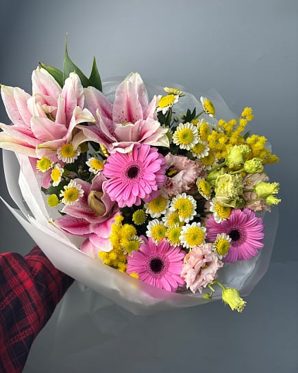 Яркий букет с лилиями и герберами с доставкой по Астане