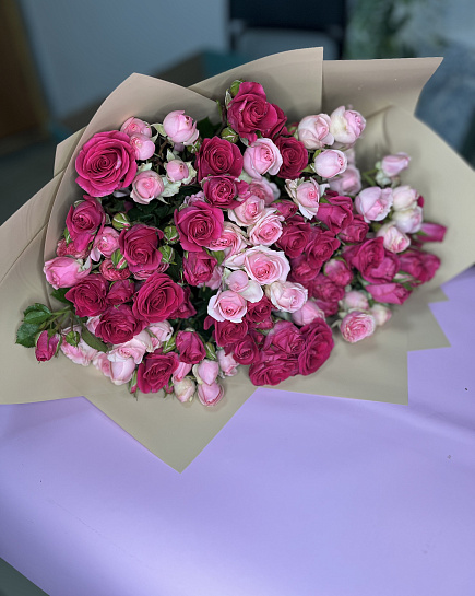 Spray roses with delivery to Kostanay.