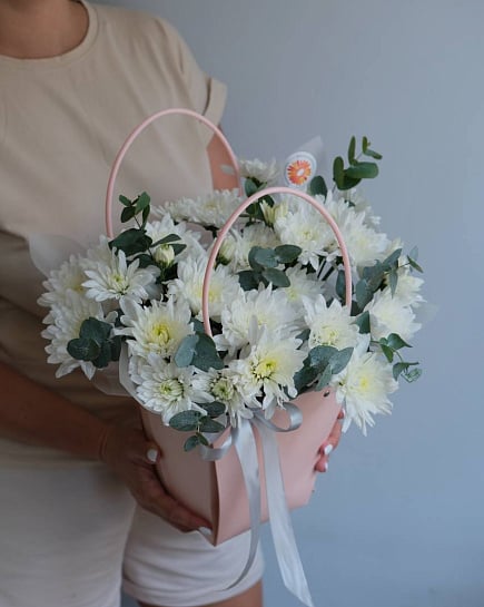 Кустовая хризантема в сумке с доставкой по Алматы