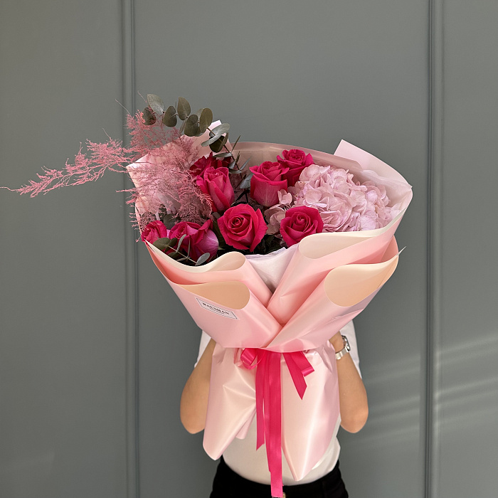 Bouquet of gentle roses
