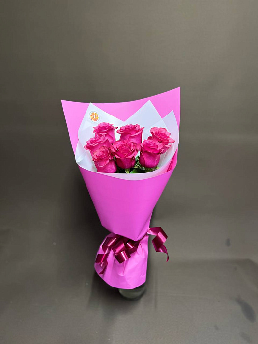 Bouquet of 7 Dutch crimson roses