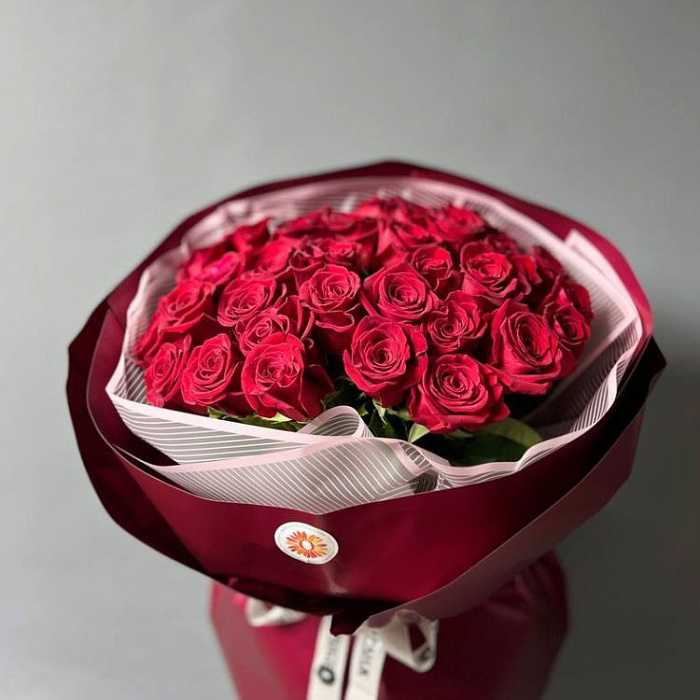 Bouquet of 35 red Dutch roses