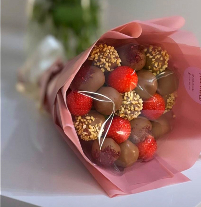 Bouquet of strawberries in chocolate