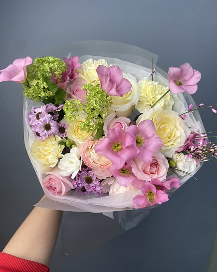 Нежный букет из роз, ранункулюсов и эустомы с доставкой по Астане