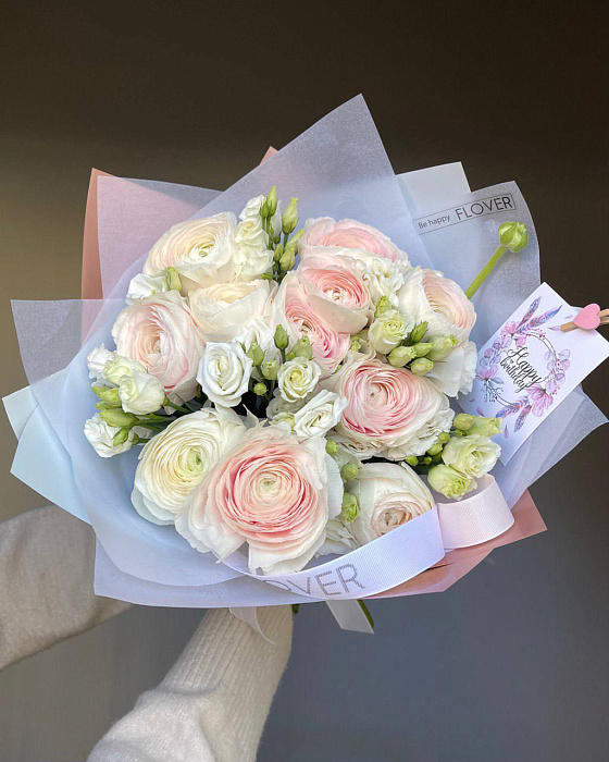 Bouquet of ranunculus and eustoma