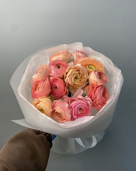 Ранунклюсы в букете 13 шт  с доставкой по Астане