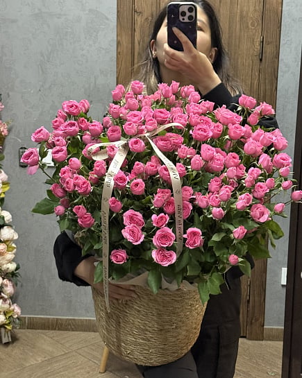 Большой букет из кустовых роз with delivery to Astana