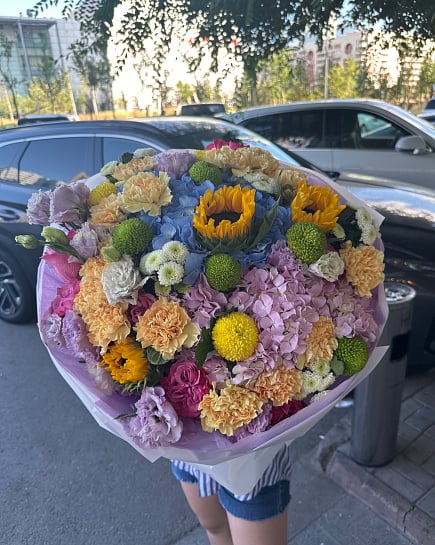 Солнечный микс с подсолнухами и гортензией с доставкой по Астане