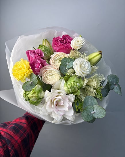 Нежный букет с пионовидными розами и ранункулюсом с доставкой по Астане