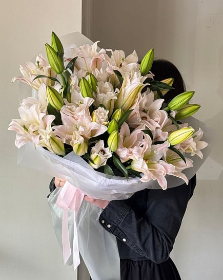 Лилии VLVT Flowers с доставкой по Алматы