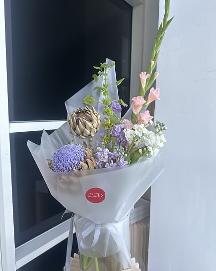 Асимметричный букет с протеей и маттиолой with delivery to Astana
