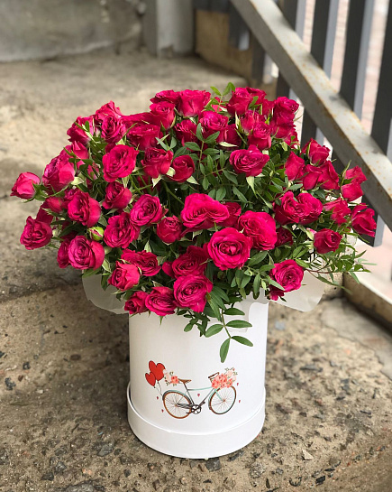 Spray roses in a box with delivery to Almaty