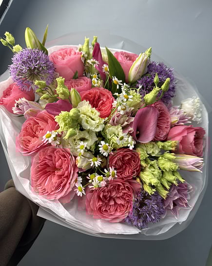 Розовый сад с пионовидными розами и каллами с доставкой по Астане