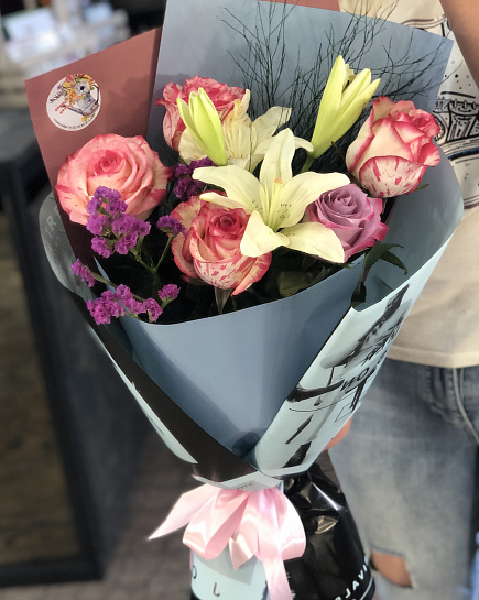 Сборный букет из роз и лилии с доставкой по Астане