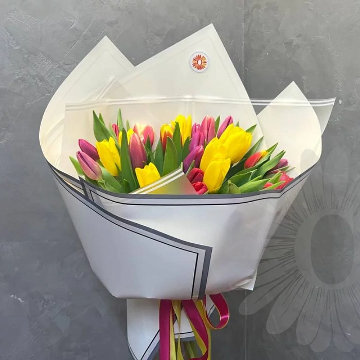 bouquet of 35 tulips mix